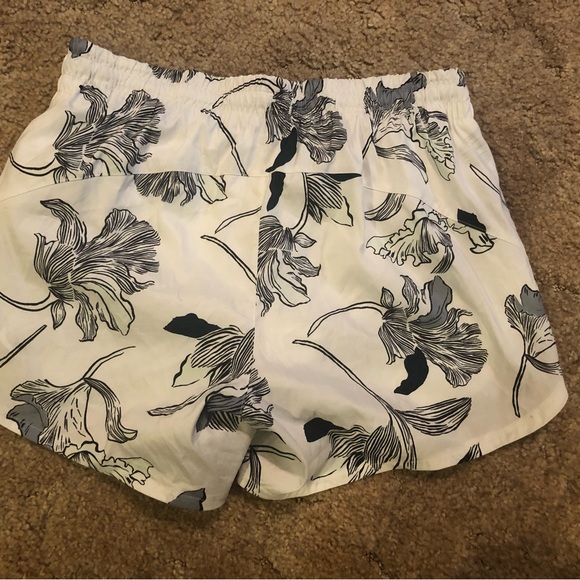 Athleta Running Short - Picture 2 of 9